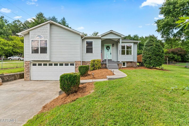 129 E Brushy Valley Dr, Powell, TN 37849