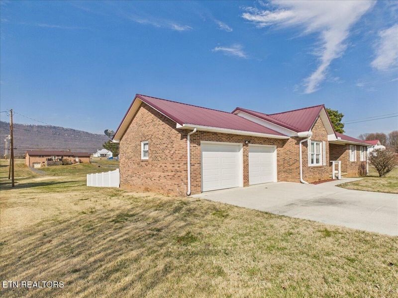 129 Farris Cir, Lafollette, TN 37766
