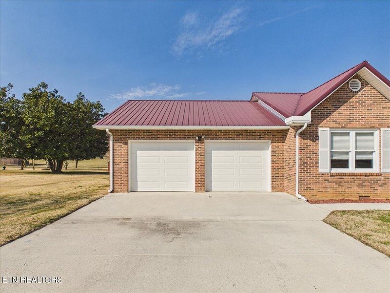 129 Farris Cir, Lafollette, TN 37766