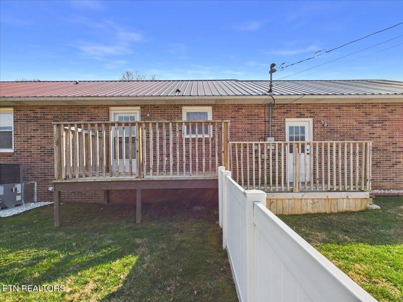 129 Farris Cir, Lafollette, TN 37766