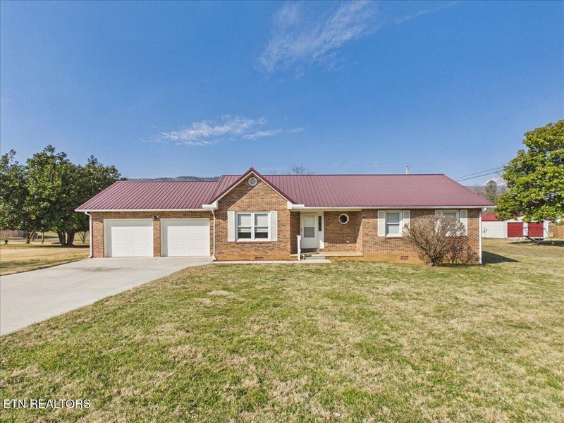 129 Farris Cir, Lafollette, TN 37766