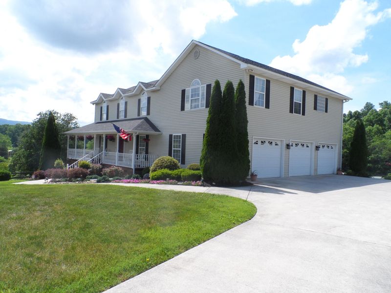 129 Gail Ln, Jacksboro, TN 37757