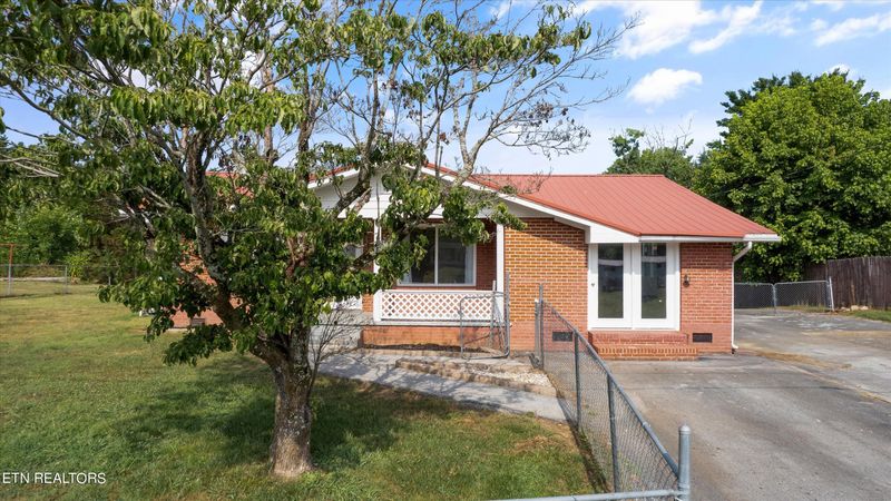 129 Harrison Ave, Harriman, TN 37748