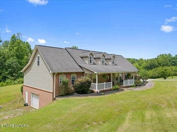 129 Hickory Ln, Oliver Springs, TN 37840
