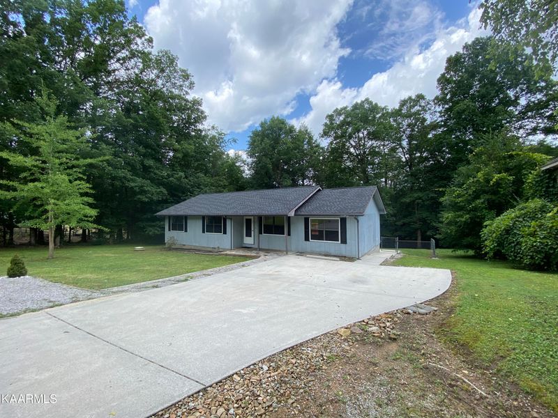 129 Mockingbird Dr, Crossville, TN 38555