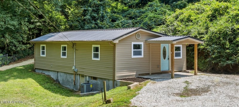 129 Moore Ln, Powell, TN 37849
