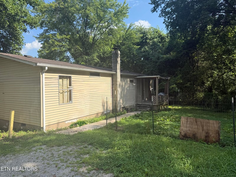 129 Old Bryant Ln, Rocky Top, TN 37769