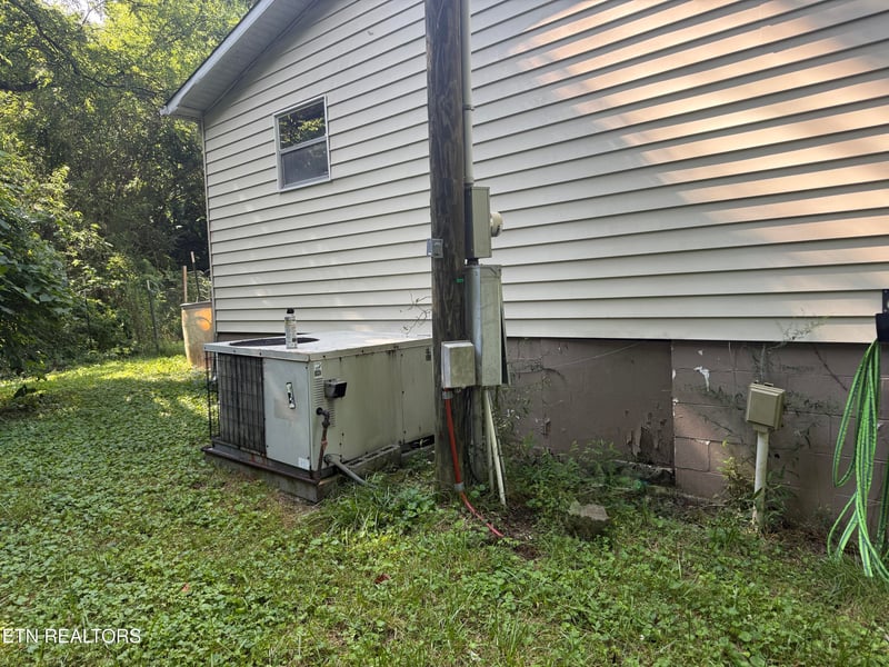 129 Old Bryant Ln, Rocky Top, TN 37769