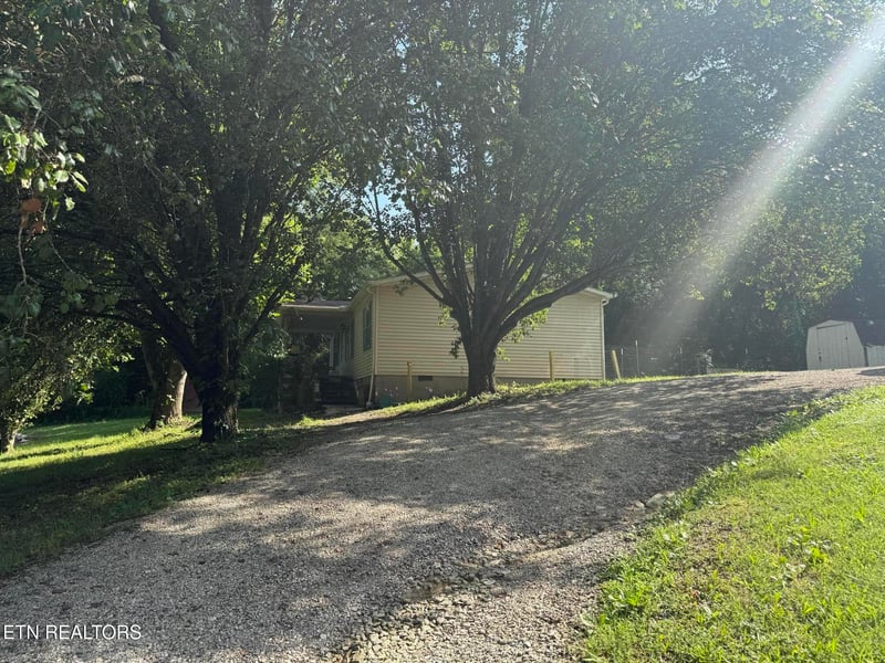 129 Old Bryant Ln, Rocky Top, TN 37769