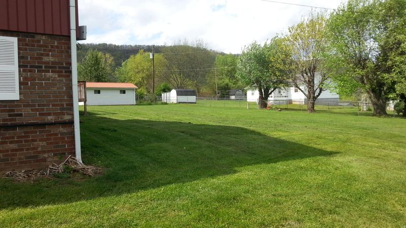 129 Pops Rd, Jacksboro, TN 37757