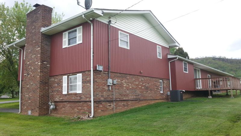 129 Pops Rd, Jacksboro, TN 37757