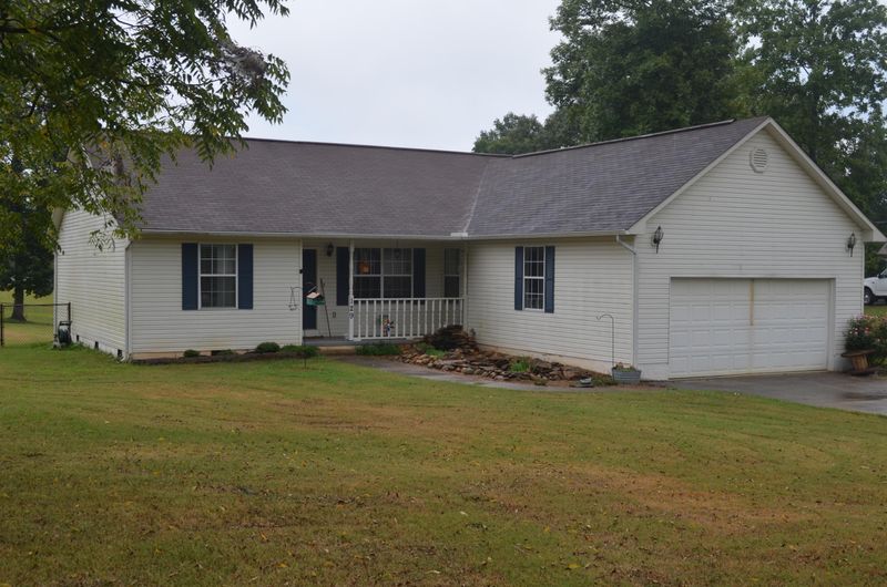 129 Rebel Rd, Harriman, TN 37748