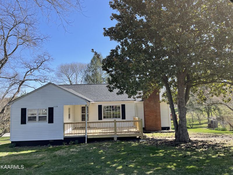 129 S High Knob Rd, Lafollette, TN 37766