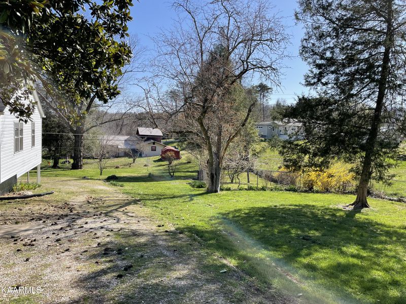 129 S High Knob Rd, Lafollette, TN 37766