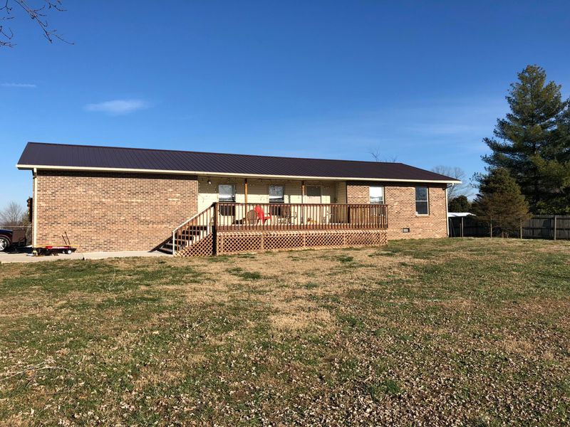 129 Willow Tree Ln, Jacksboro, TN 37757