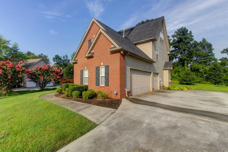 12911 Peach View Dr, Knoxville, TN 37922