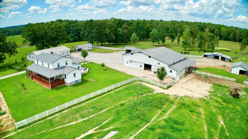 1292 Deer Lodge Hwy, Sunbright, TN 37872