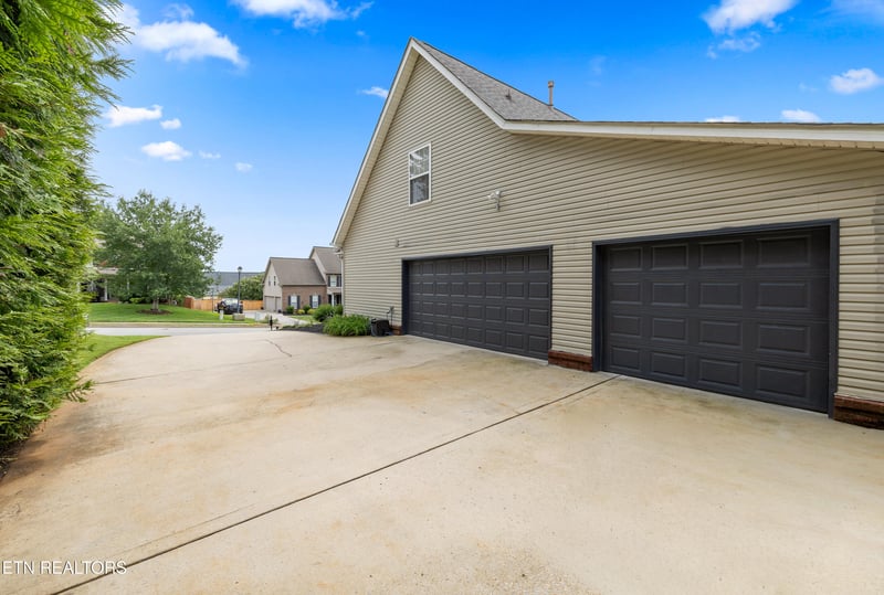 12935 Peach View Dr, Knoxville, TN 37922