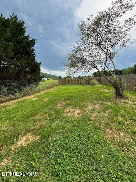 1295 Poplar Creek Rd, Oliver Springs, TN 37840
