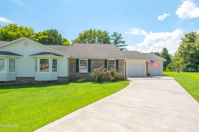 13 Breakers Ct, Clinton, TN 37716