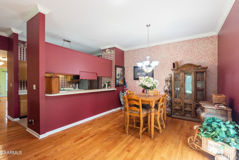 13 Breakers Ct, Clinton, TN 37716