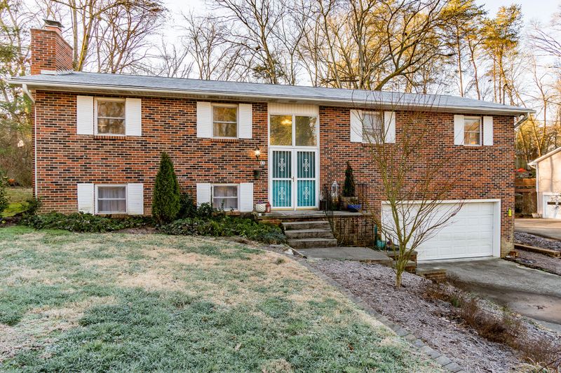 13 Cooper Ln, Oak Ridge, TN 37830