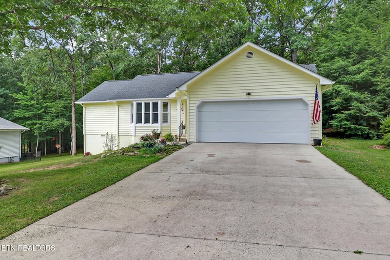 13 Dalton Ter, Crossville, TN 38558