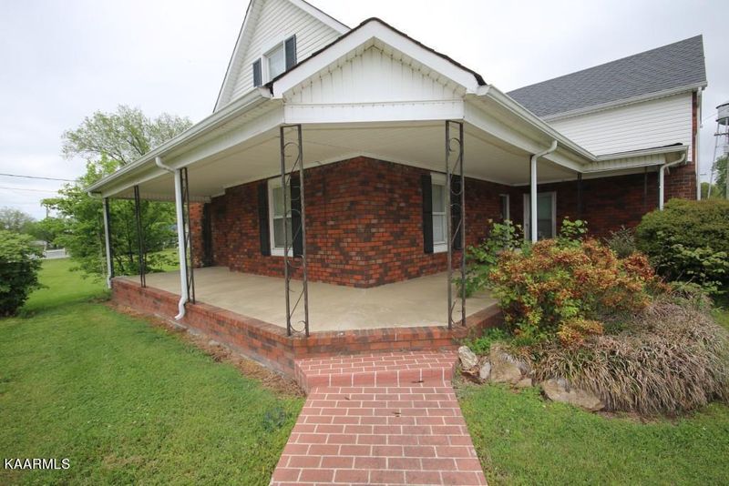 13 E Athens St, Englewood, TN 37329