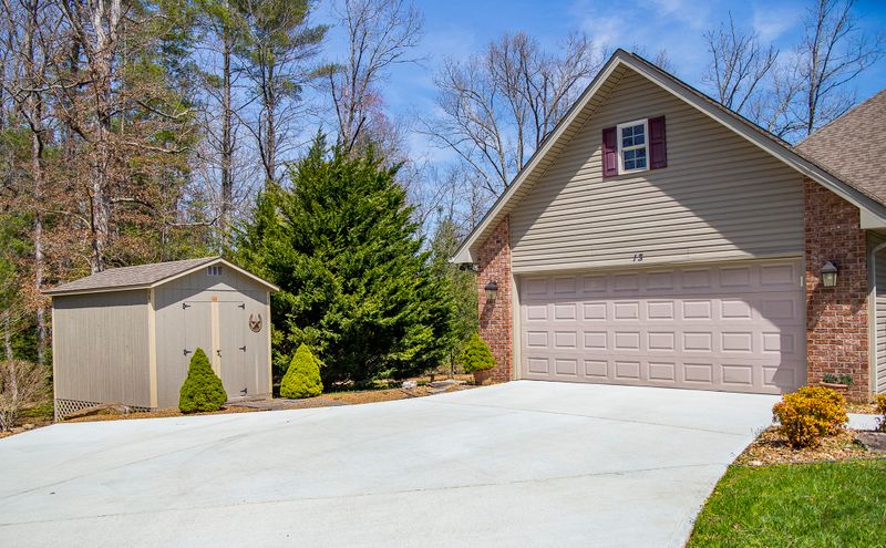 13 Forest View Cir, Crossville, TN 38558