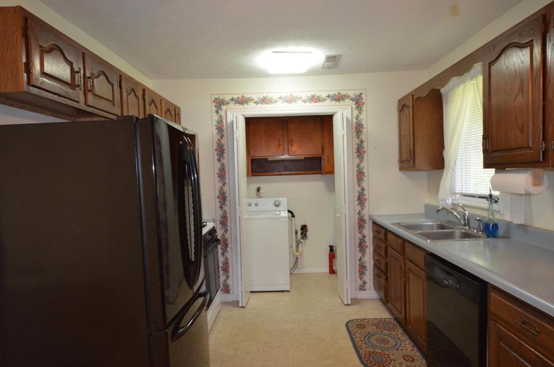 13 Lind Pl, Oak Ridge, TN 37830