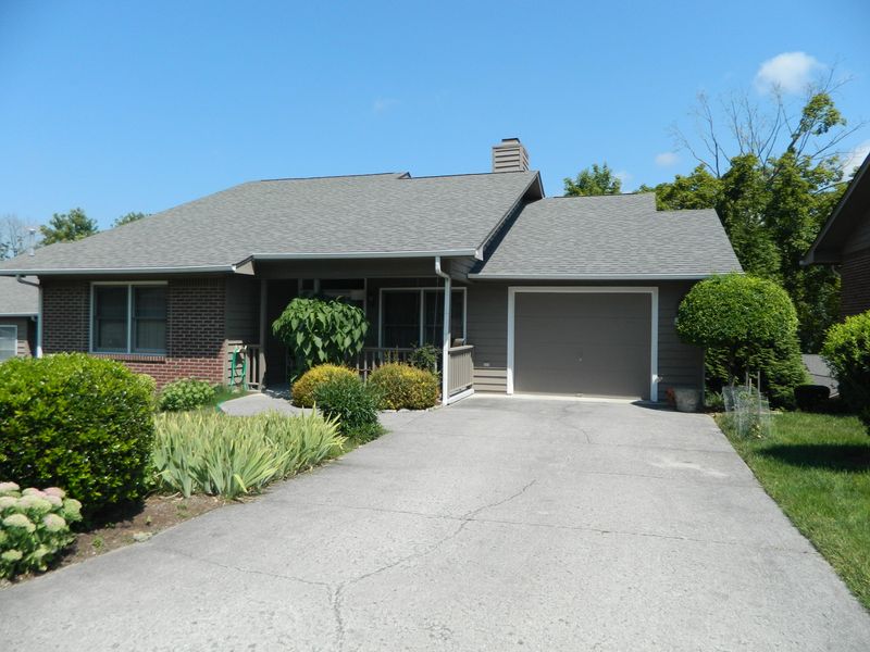 13 Rivers Ct, Oak Ridge, TN 37830