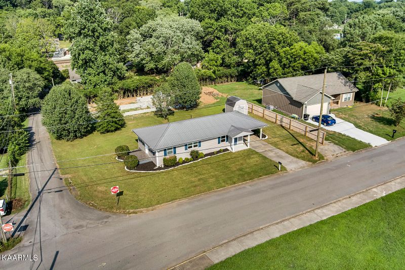 13 Webb St, Athens, TN 37303
