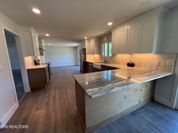 130 3rd St, Rockwood, TN 37854