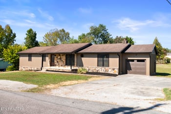 130 3rd St, Rockwood, TN 37854