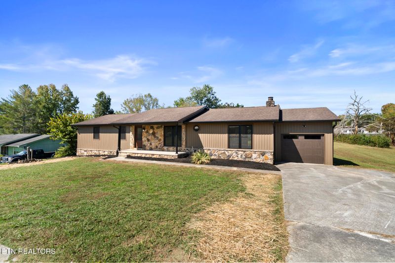 130 3rd St, Rockwood, TN 37854