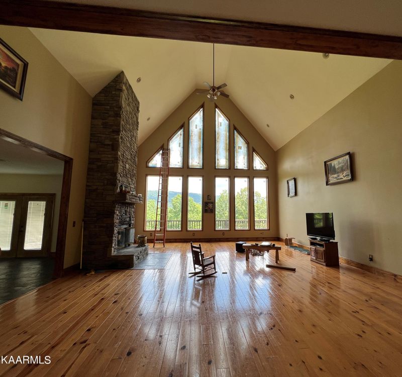 130 Ables Valley Rd, Rockwood, TN 37854