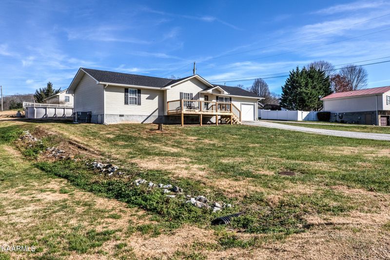 130 Bertha Ln, Jacksboro, TN 37757