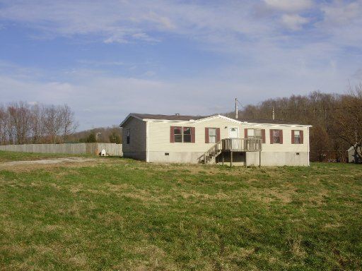 130 Brookfield Dr, Oneida, TN 37841