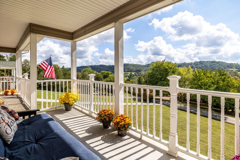 130 Channel Dr, Loudon, TN 37774