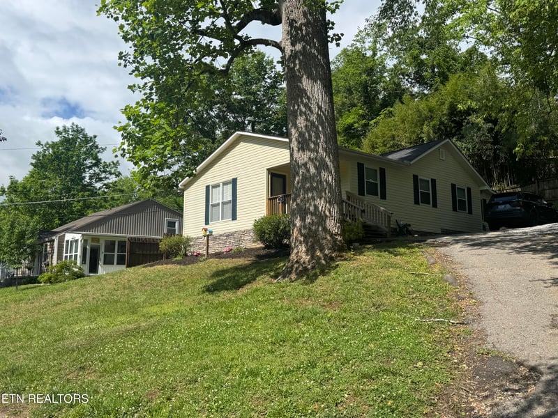 130 Crescent Rd, Norris, TN 37828