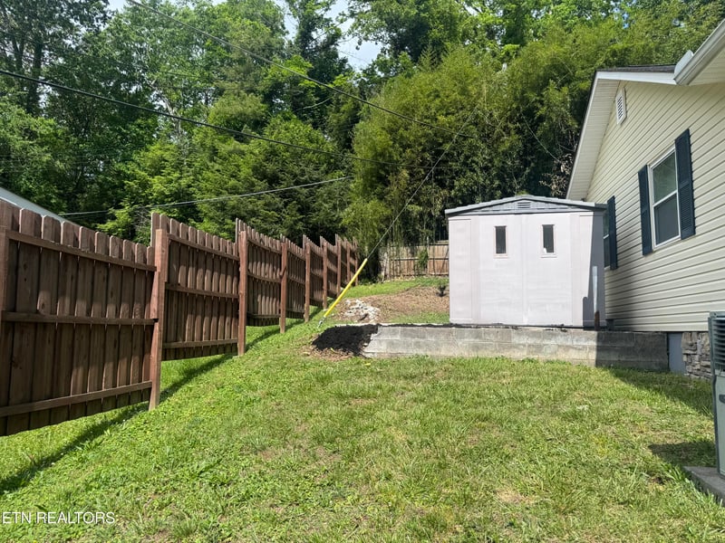 130 Crescent Rd, Norris, TN 37828