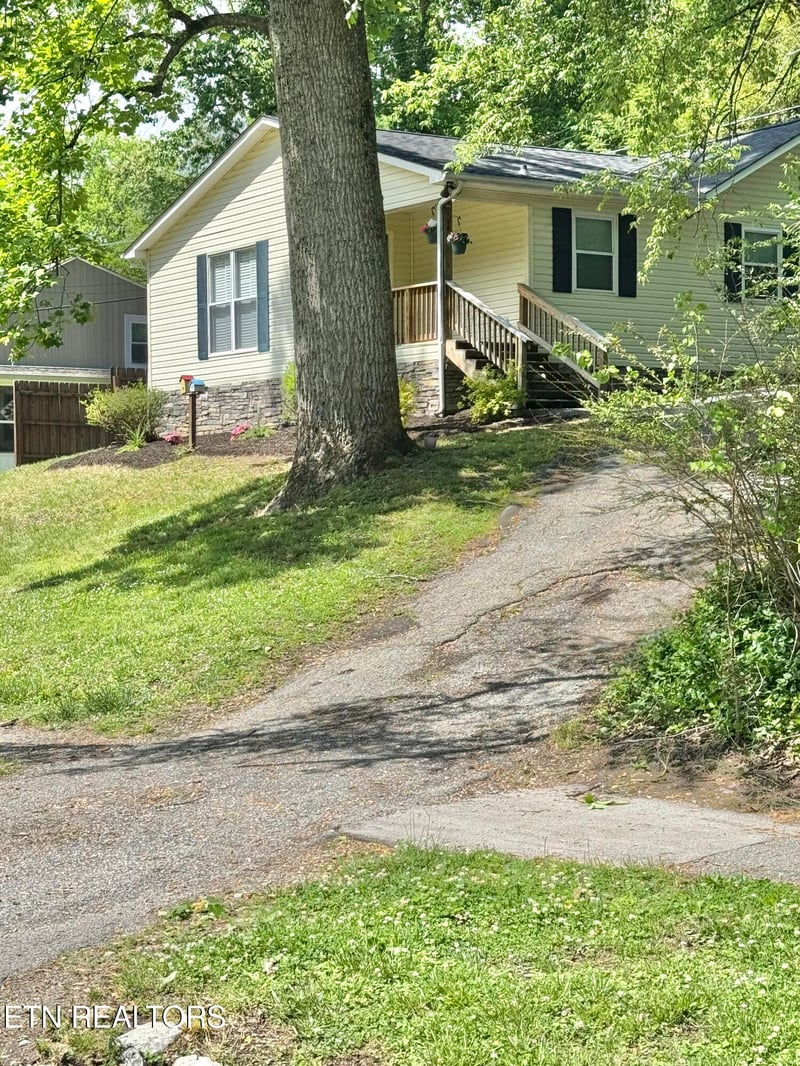 130 Crescent Rd, Norris, TN 37828