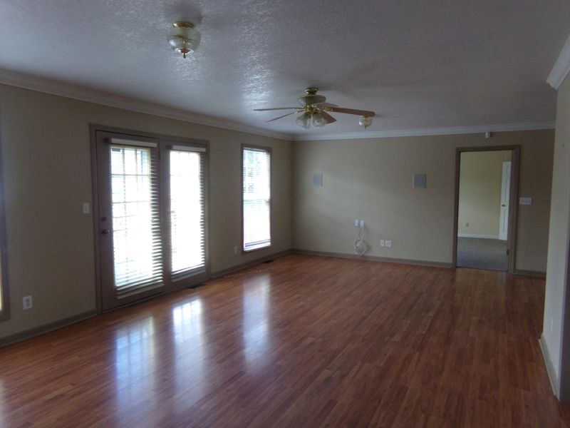 130 Crowley Cir, Jacksboro, TN 37757