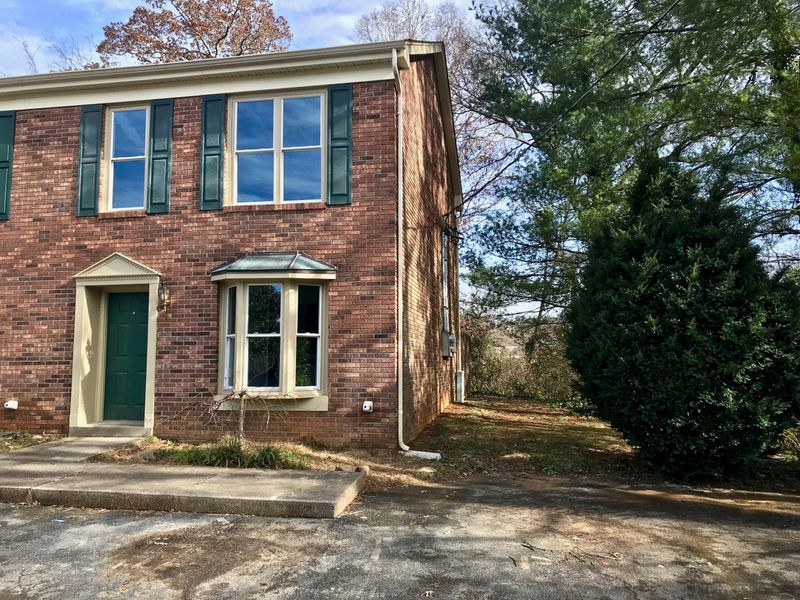 130 Durwood Rd #P, Knoxville, TN 37922