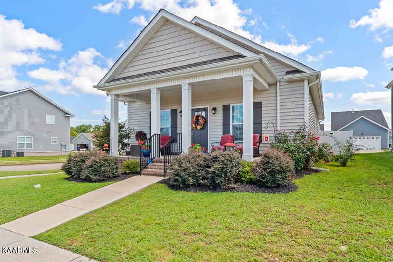 130 E Elderberry St, Oak Ridge, TN 37830