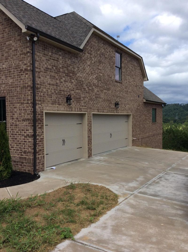 130 Essex Ct, Lenoir City, TN 37772