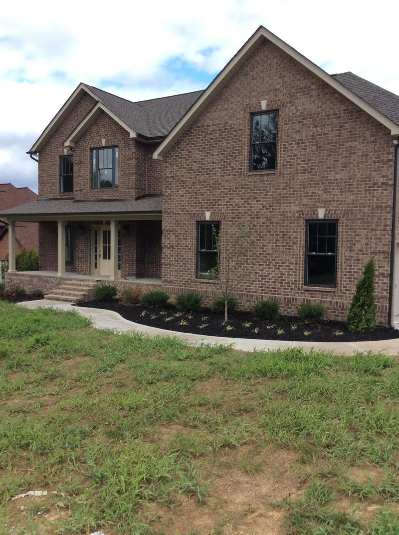130 Essex Ct, Lenoir City, TN 37772