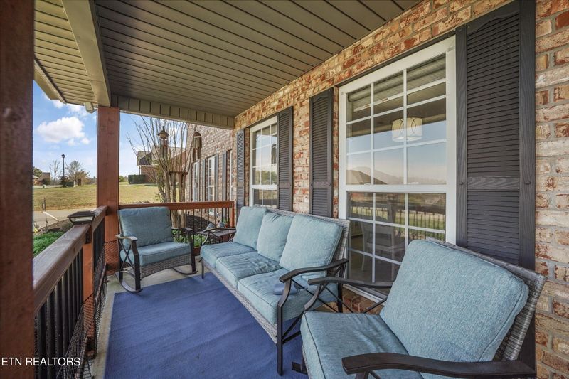 130 Flora Dr, Lenoir City, TN 37771