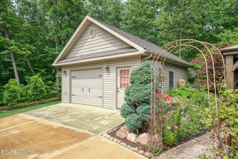 130 Folkstone Rd, Crossville, TN 38558