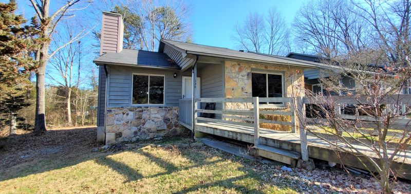130 Hazelton Ln, Oak Ridge, TN 37830